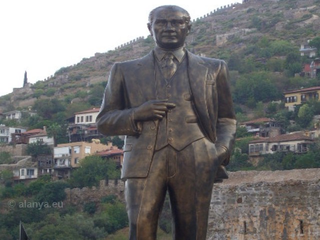 kemal-ataturk-denkmal
